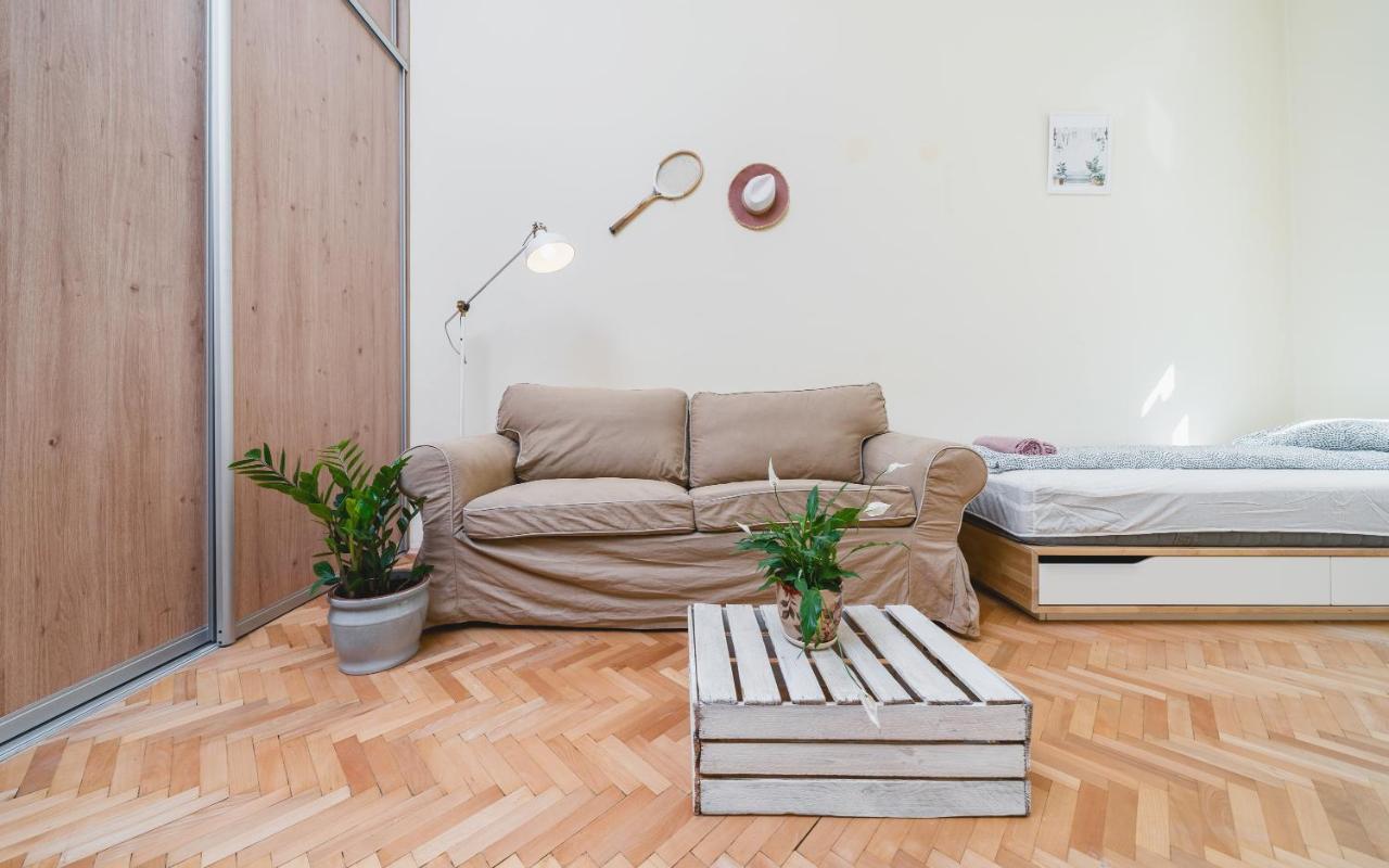 Homely 4 Bedroom Apartment - Old Town - By Upstairs Krakow Exterior photo