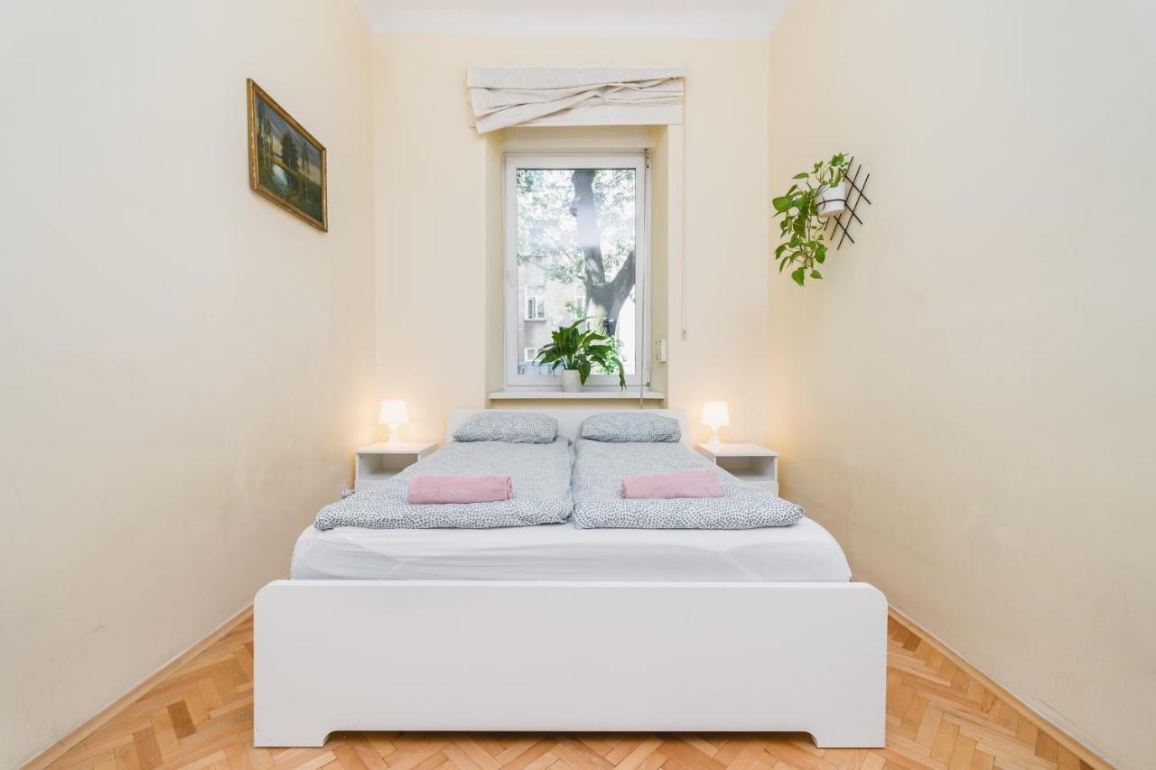 Homely 4 Bedroom Apartment - Old Town - By Upstairs Krakow Exterior photo