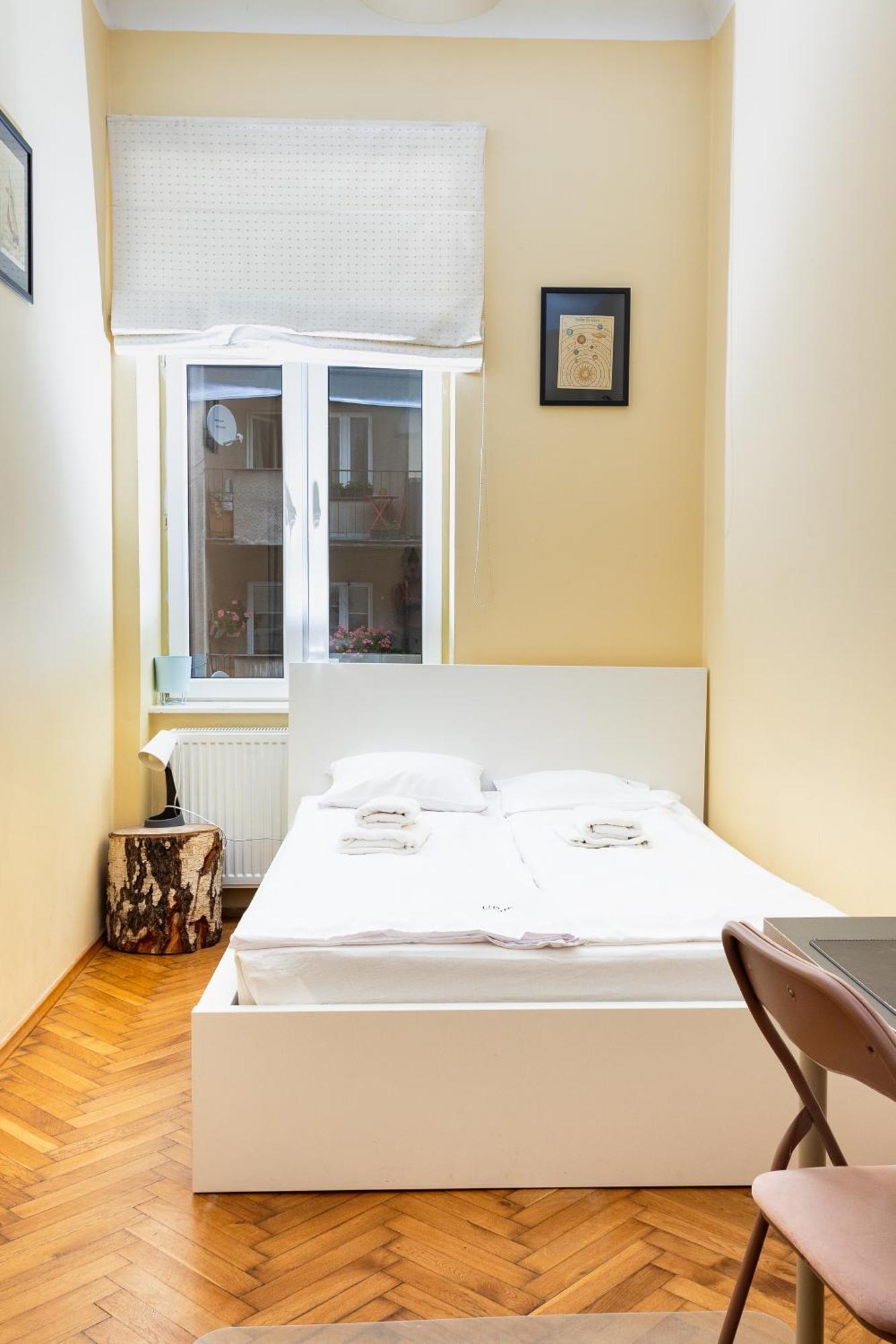 Homely 4 Bedroom Apartment - Old Town - By Upstairs Krakow Exterior photo